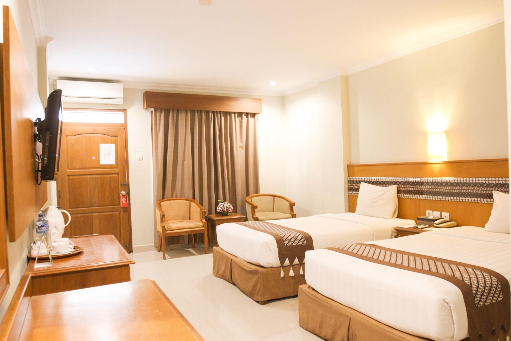 Cakra Kembang Hotel Kejayan Exterior foto